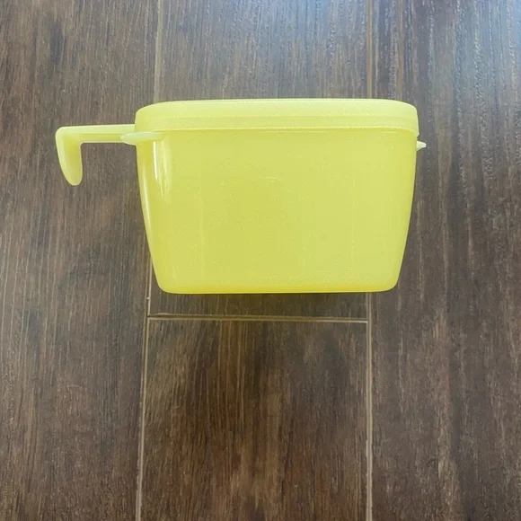 Tupperware Cheese Hanger - Picture 3 of 8